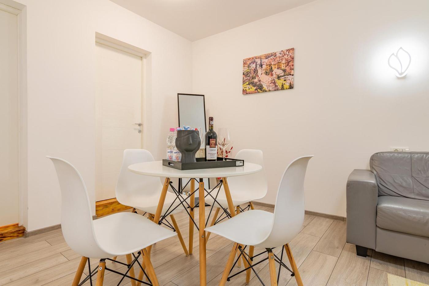 Old Town By Mm Host Appartement Braşov Buitenkant foto