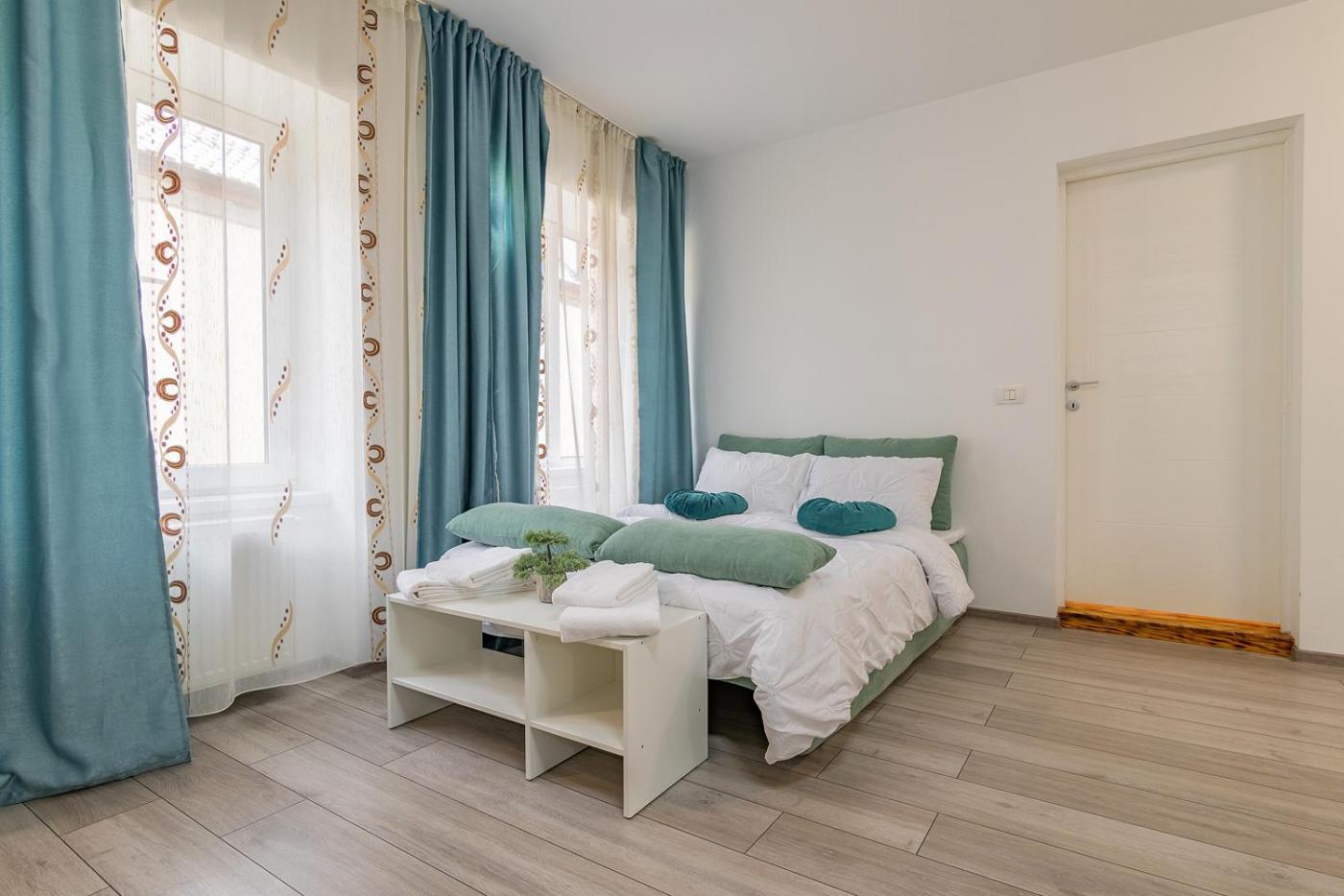 Old Town By Mm Host Appartement Braşov Buitenkant foto