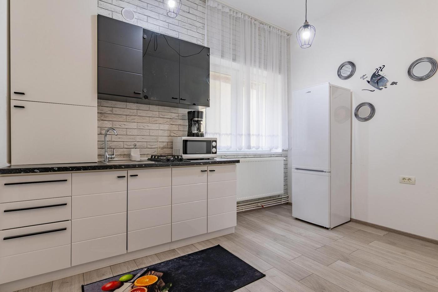 Old Town By Mm Host Appartement Braşov Buitenkant foto
